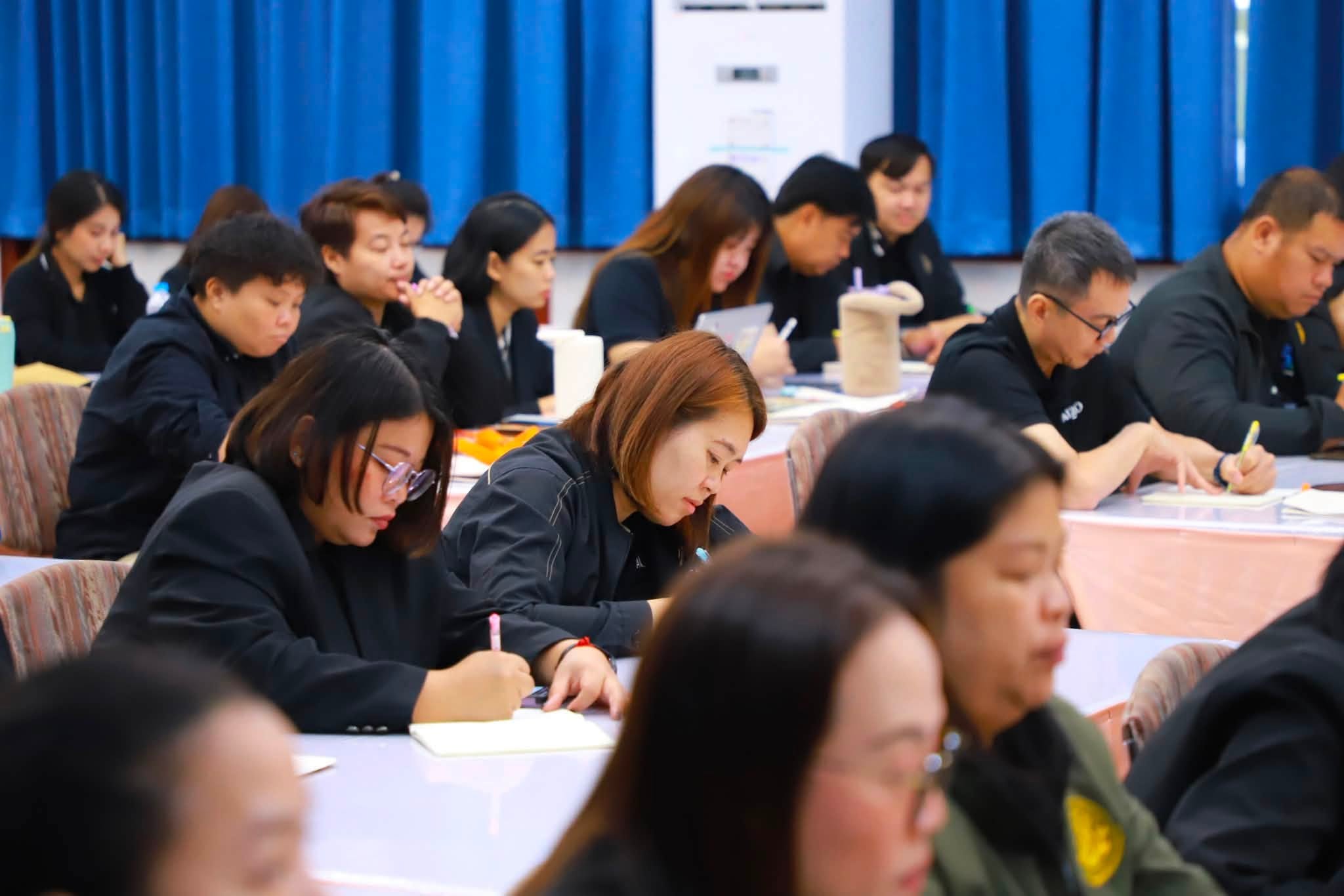 title - รองเลขาธิการ ส.ป.ก. เปิดอบรมหลักสูตร นปต. รุ่นที่ 8 ดันข้าราชการเปลี่ยนบทบาทสู่ “ผู้นำทีม” พร้อมขับเคลื่อนยุทธศาสตร์ชาติ